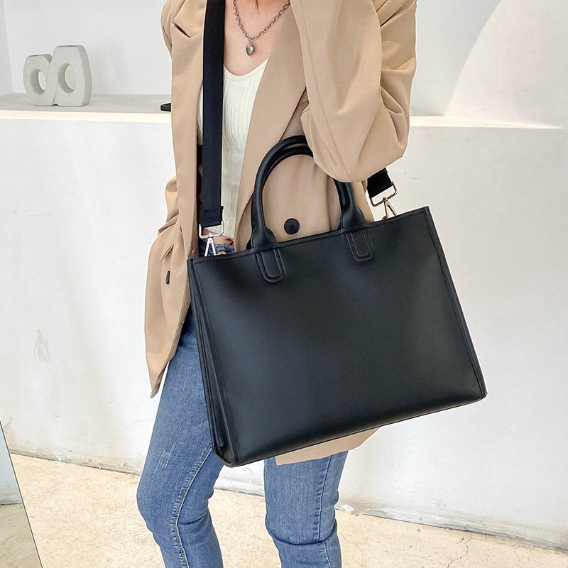 Large-Capacity Commuter Handbag Crossbody And Shoulder Bag - Image 6
