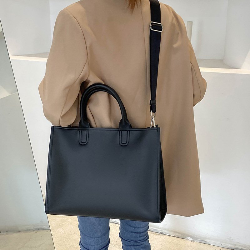 Large-Capacity Commuter Handbag Crossbody And Shoulder Bag - Image 7