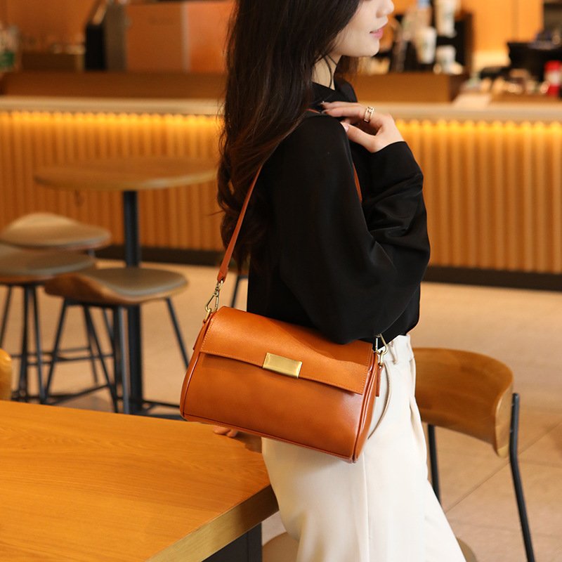 Women's First Layer Cowhide Retro Shoulder Bag - Image 3
