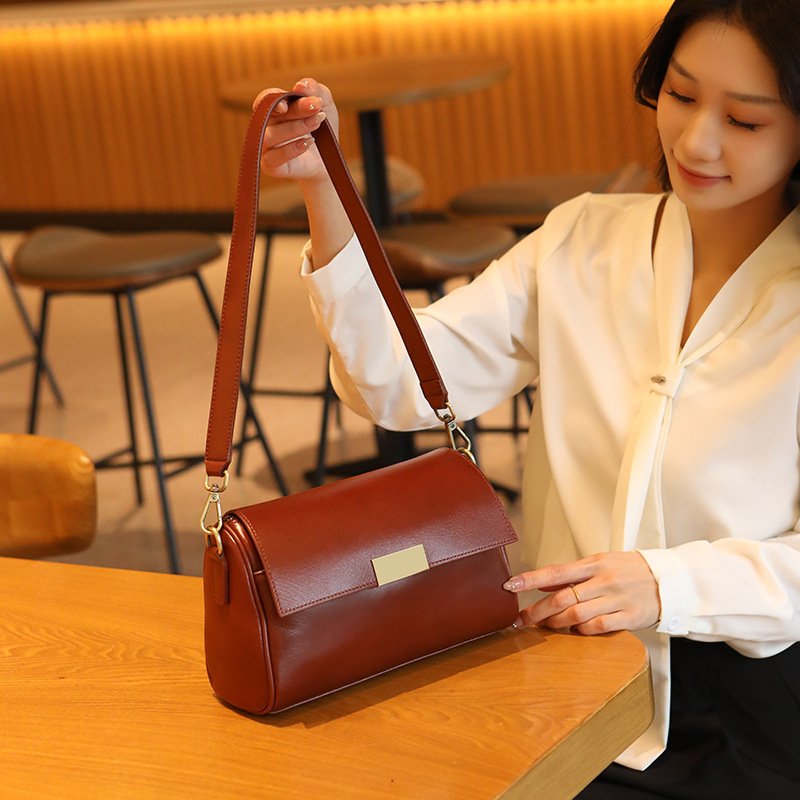 Women's First Layer Cowhide Retro Shoulder Bag - Image 4