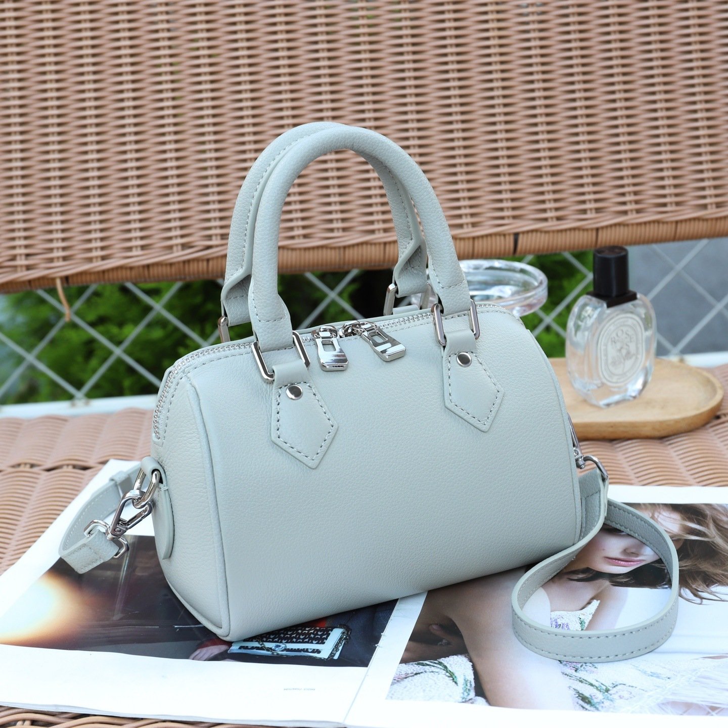 Top-grain Leather Women's Bag, New Cross-border Boston Style, Genuine Leather, High-end Feel, Handheld, Large Capacity Bowling Bag - Image 6