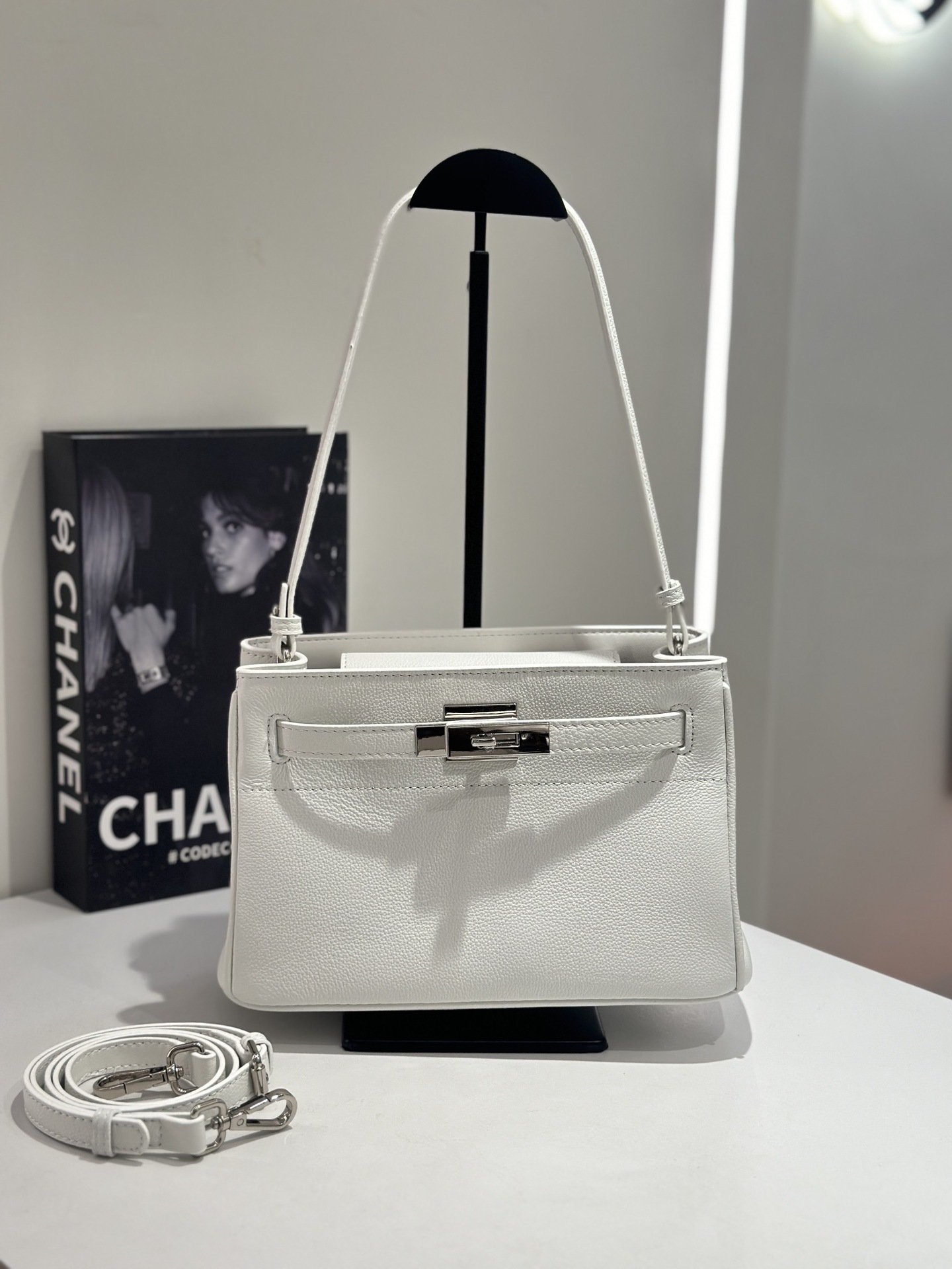 New Genuine Leather Women's Bag, High-end Kelly Style, Top-grain Cowhide, Single Shoulder, Birkin-style, Perfect For Work And Underarm Wear - Image 3