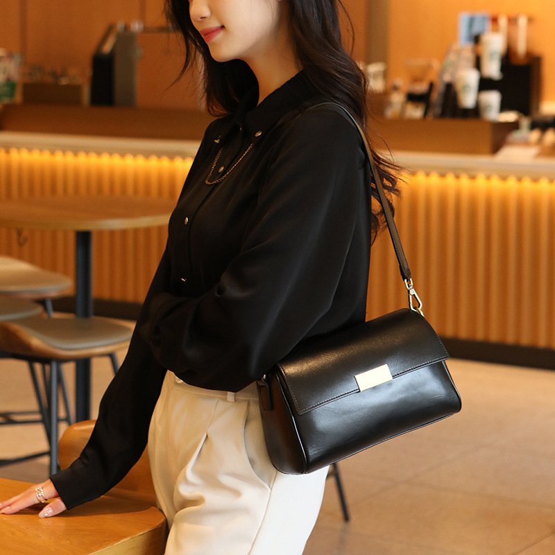 Women's First Layer Cowhide Retro Shoulder Bag - Image 5
