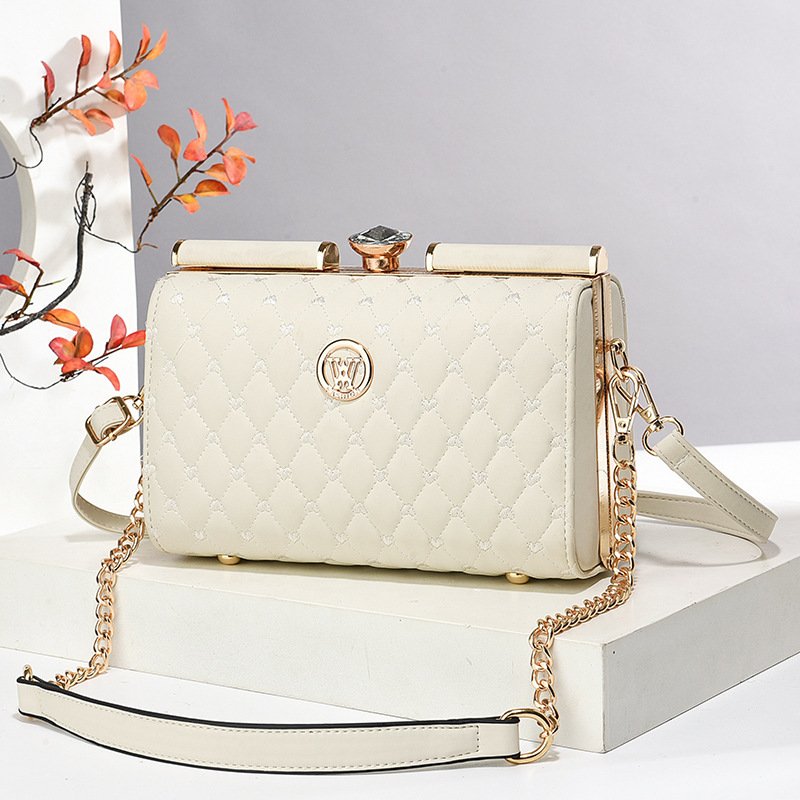 Niche Trendy Diamond-quilted Shoulder Bag With A Premium Texture - Image 7