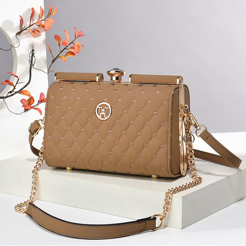 Niche Trendy Diamond-quilted Shoulder Bag With A Premium Texture - Image 10