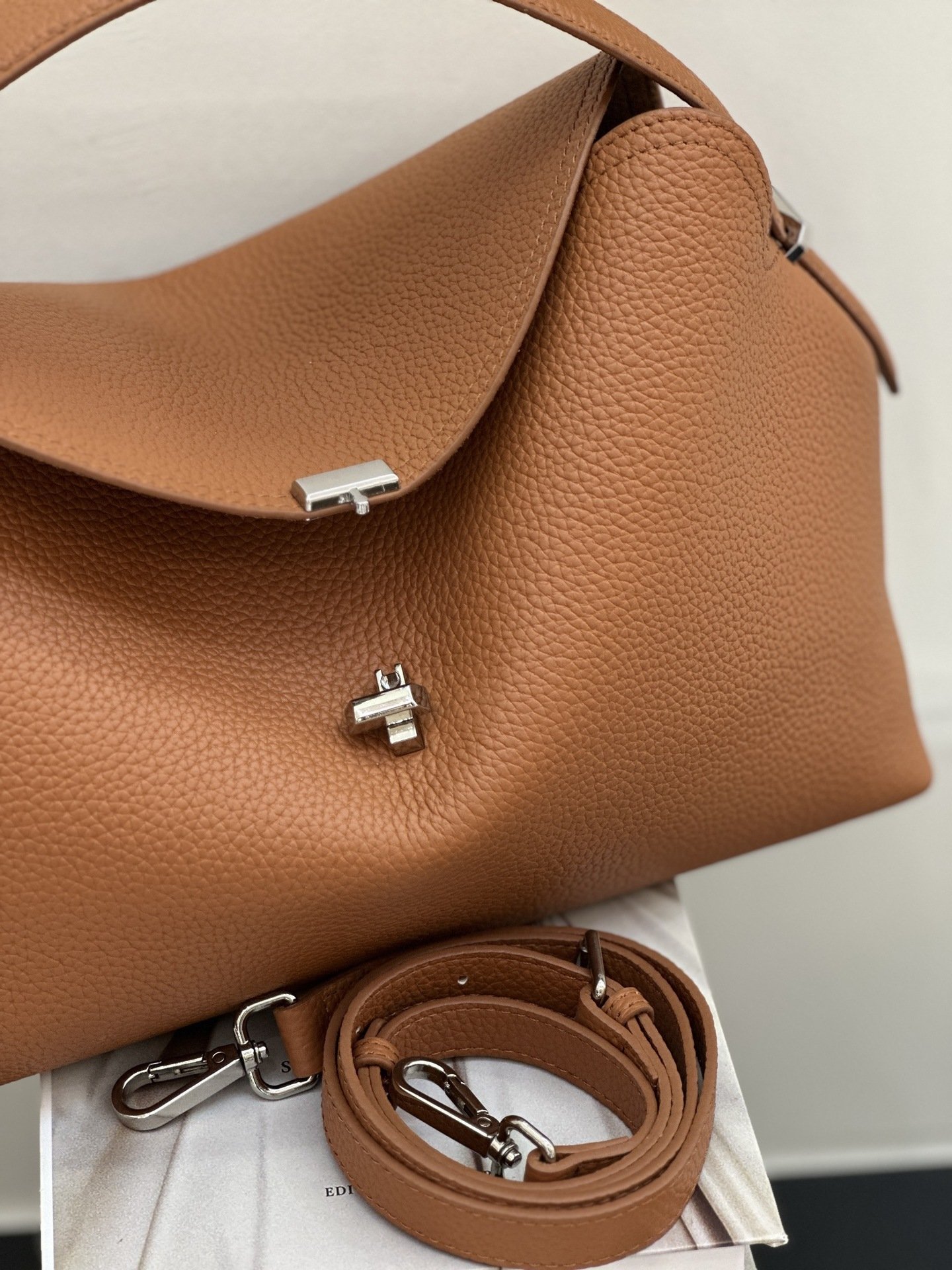 Genuine Leather Women's Bag, Cross-border High-end T-shaped Lock, Large-capacity Shoulder And Handbag, Top-layer Cowhide Underarm Bag - Image 8