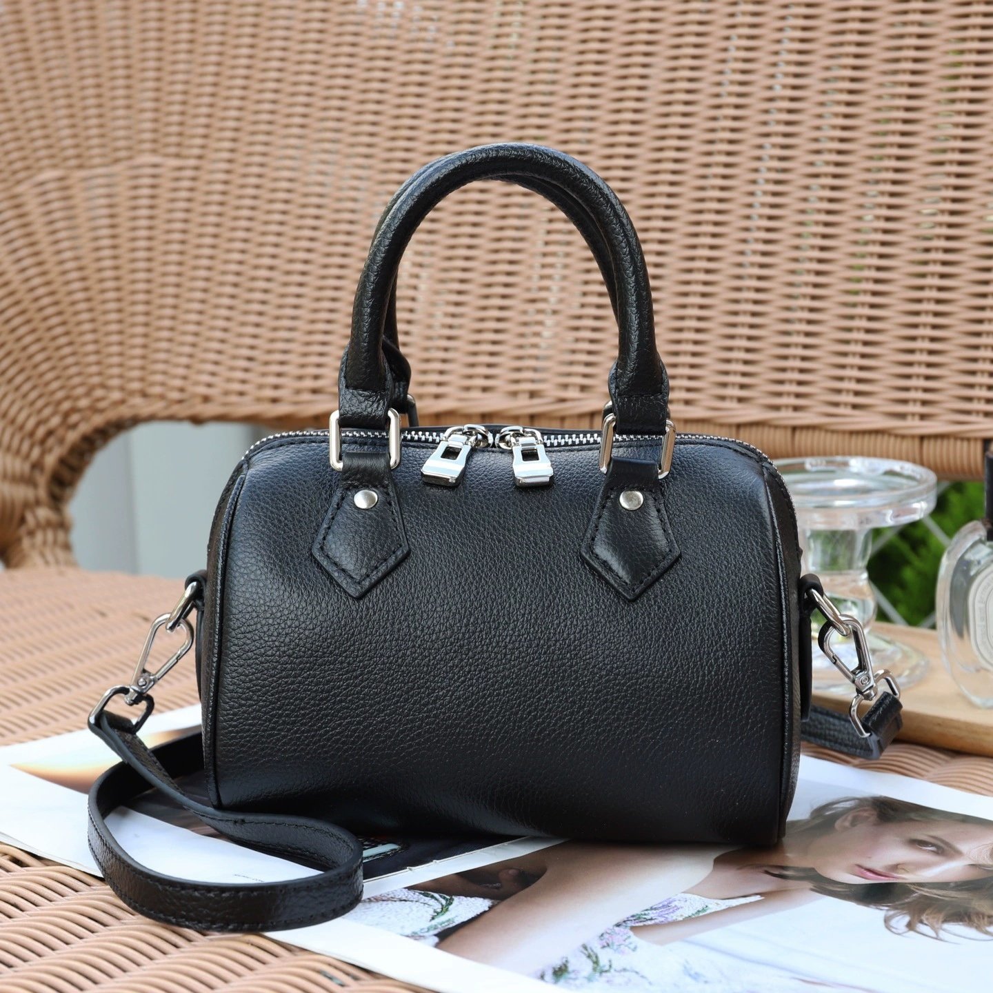 Top-grain Leather Women's Bag, New Cross-border Boston Style, Genuine Leather, High-end Feel, Handheld, Large Capacity Bowling Bag - Image 4