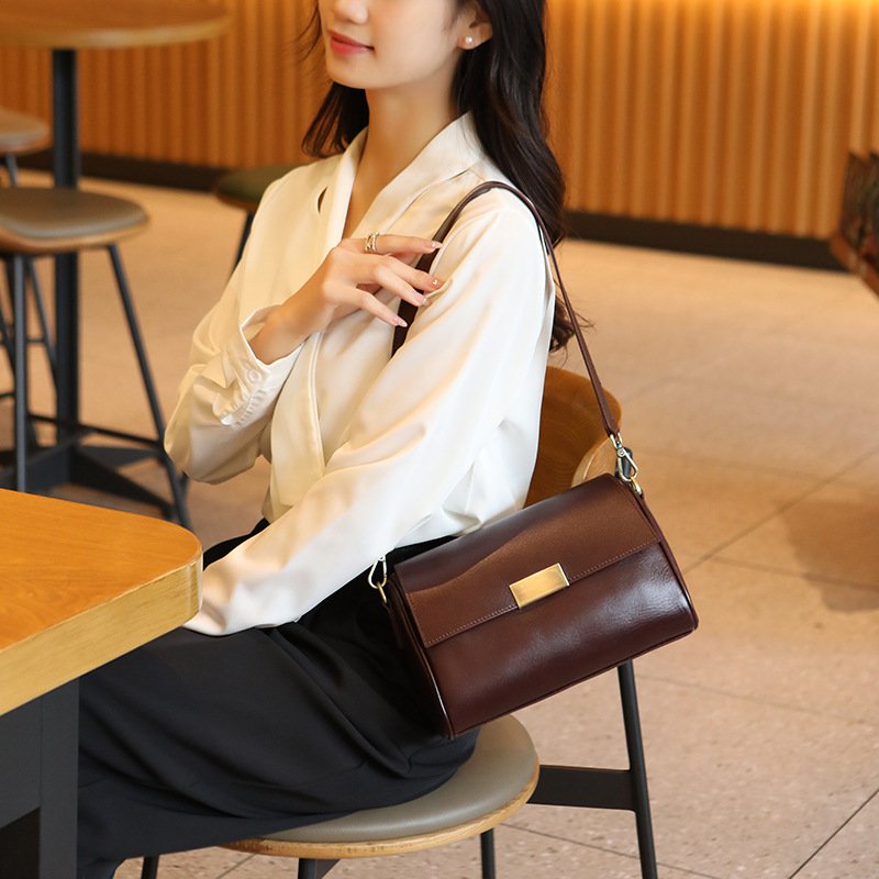 Women's First Layer Cowhide Retro Shoulder Bag - Image 6