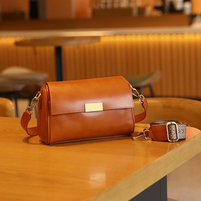 Women's First Layer Cowhide Retro Shoulder Bag - Image 2