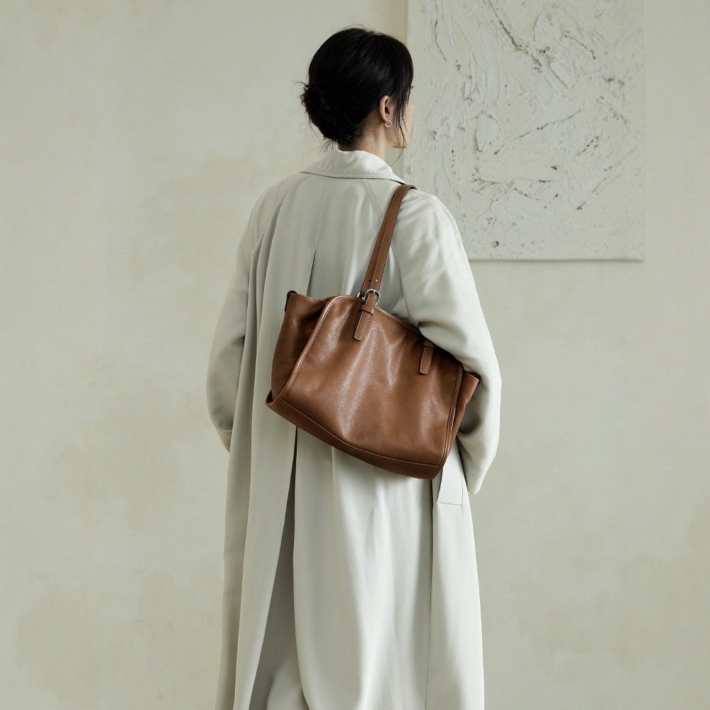 Womens Stylish Retro Large-Capacity Crossbody Bag - Image 2
